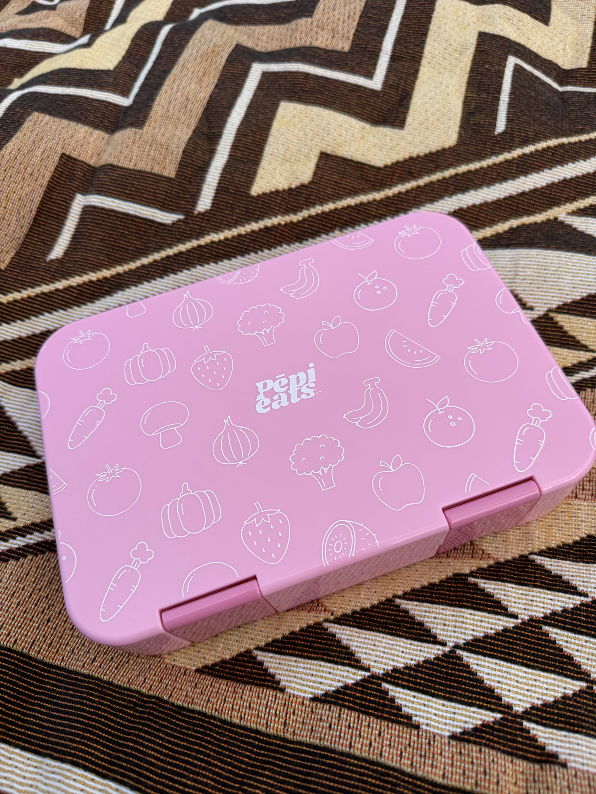 Māwhero pink kids bento box for school lunches